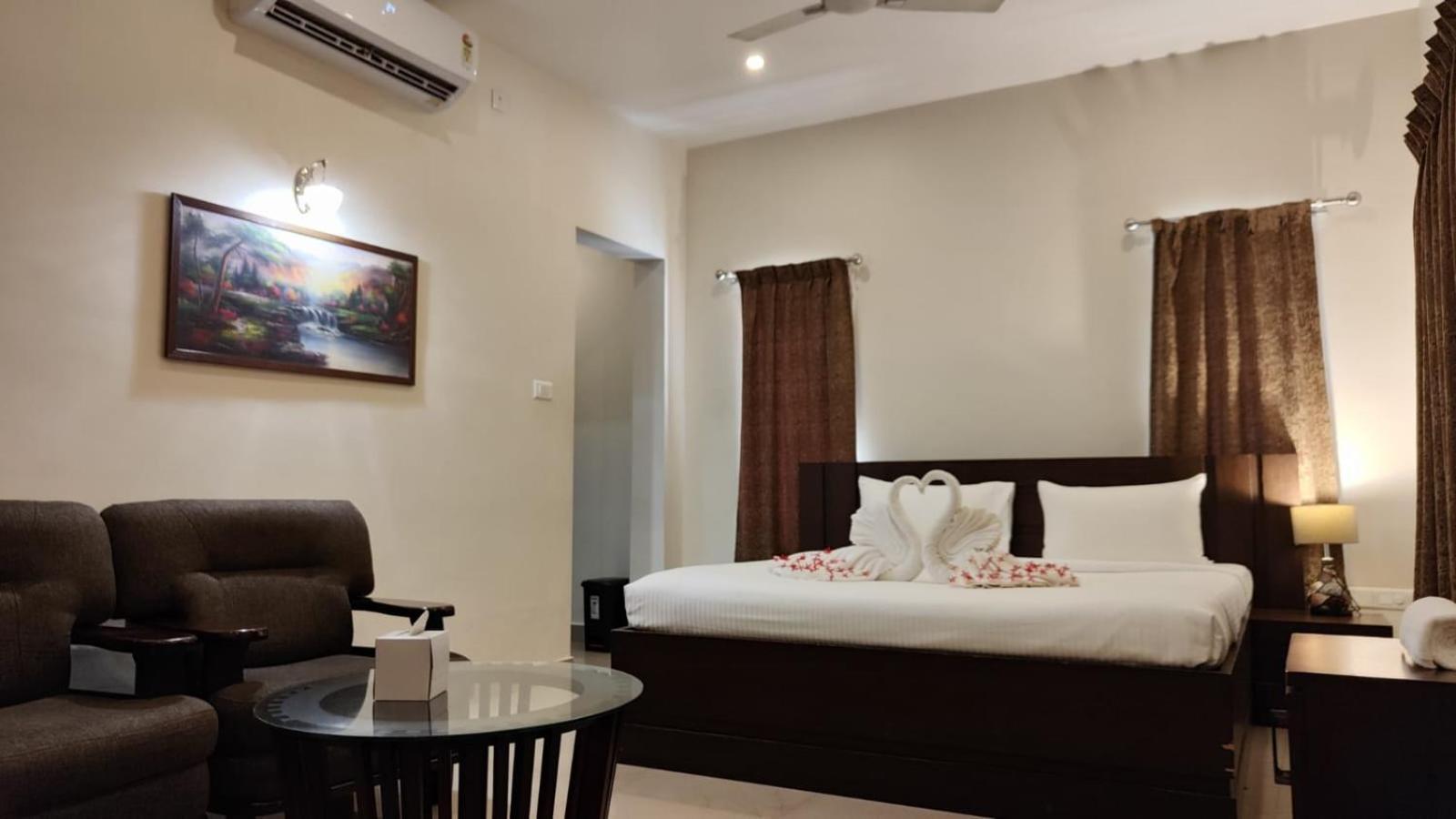 Aroma Ayur Heritage Mattanur Exterior foto