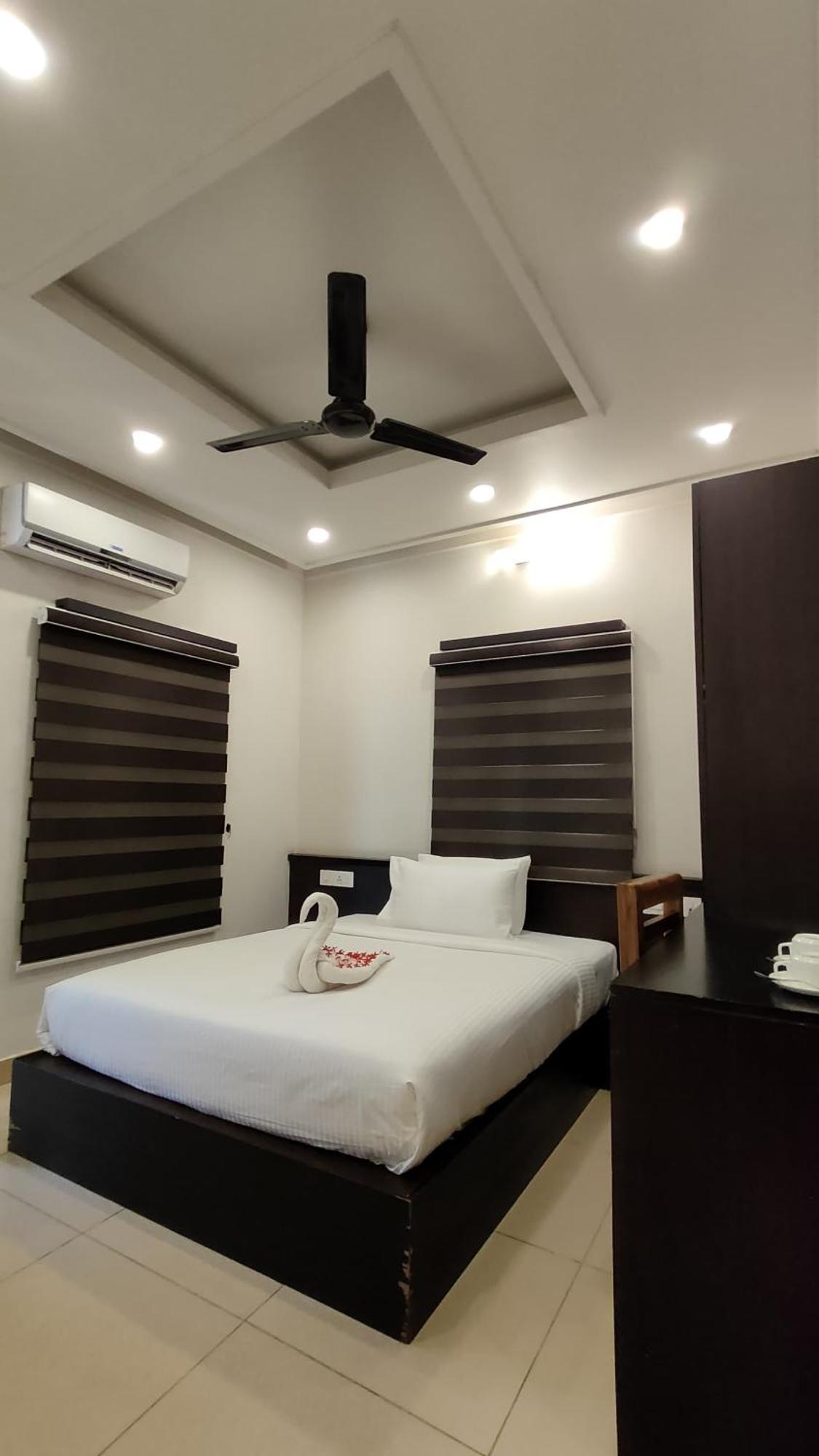 Aroma Ayur Heritage Mattanur Exterior foto