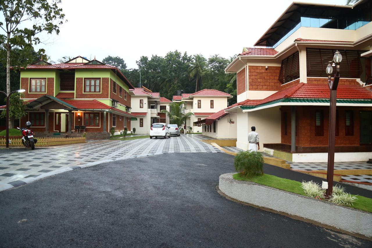 Aroma Ayur Heritage Mattanur Exterior foto